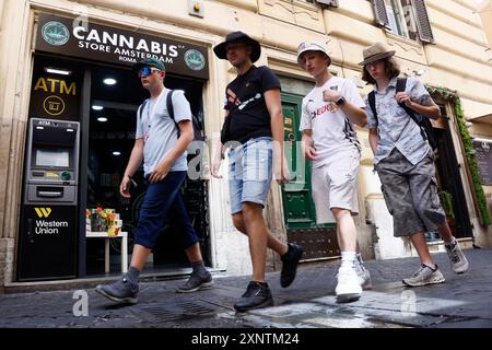 Roma, Italien. August 2024. UN emendamento al ddl Sicurezza dichiara illegale la Cannabis light negozi di CBD a rischio chiusura Roma, Italia &#x2014; Venerd&#xec; 02 Agosto 2024 - Cronaca - (Foto di Cecilia Fabiano/LaPresse) eine Änderung des Sicherheitsgesetzes erklärt leichte Cannabis illegale CBD-Geschäfte, die von Schließung bedroht sind Rom Italien - Freitag, 02. Juli 2024 - Nachrichten - (Foto: Cecilia Fabiano/LaPresse) Credit: LaPresse/Alamy Live News Stockfoto