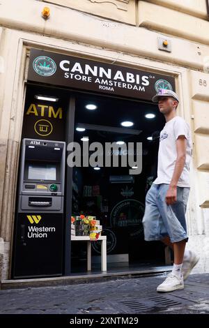 Roma, Italien. August 2024. UN emendamento al ddl Sicurezza dichiara illegale la Cannabis light negozi di CBD a rischio chiusura Roma, Italia &#x2014; Venerd&#xec; 02 Agosto 2024 - Cronaca - (Foto di Cecilia Fabiano/LaPresse) eine Änderung des Sicherheitsgesetzes erklärt leichte Cannabis illegale CBD-Geschäfte, die von Schließung bedroht sind Rom Italien - Freitag, 02. Juli 2024 - Nachrichten - (Foto: Cecilia Fabiano/LaPresse) Credit: LaPresse/Alamy Live News Stockfoto