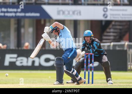 Derby, Großbritannien. August 2024. Harry kam aus Derbyshire in Aktion mit dem Fledermaus während des Metrobank One Day Cup-Spiels zwischen Derbyshire CCC und Worcestershire CCC am 2. August 2024 im County Ground in Derby, England. Foto von Stuart Leggett. Nur redaktionelle Verwendung, Lizenz für kommerzielle Nutzung erforderlich. Keine Verwendung bei Wetten, Spielen oder Publikationen eines einzelnen Clubs/einer Liga/eines Spielers. Quelle: UK Sports Pics Ltd/Alamy Live News Stockfoto