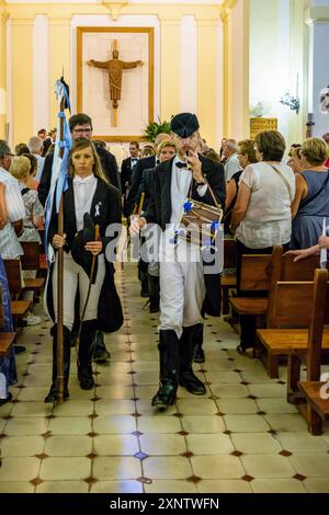 Käfermesse, Ritter in religiösen Feierlichkeiten, Pfarrkirche Sant Lluís, Menorca, Balearen, Spanien Stockfoto