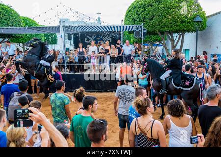 Traditioneller Pferdetanz „Jaleo“ aus dem 14. Jahrhundert, Festlichkeiten von Sant Lluís, Dorf Sant Lluís, Menorca, Balearen, Spanien Stockfoto