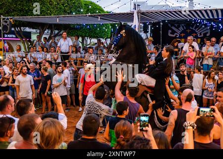 Traditioneller Pferdetanz „Jaleo“ aus dem 14. Jahrhundert, Festlichkeiten von Sant Lluís, Dorf Sant Lluís, Menorca, Balearen, Spanien Stockfoto