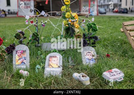 München, Deutschland. August 2024. Situation im Palästinenserlager in München am 2. August 2024. Gestern Abend hat ein 26-Jähriger das Protestlager angezündet. Der Sprecher spricht von einem wahrscheinlich rassistischen und rechtsextremen Angriff. (Foto: Alexander Pohl/SIPA USA) Credit: SIPA USA/Alamy Live News Stockfoto