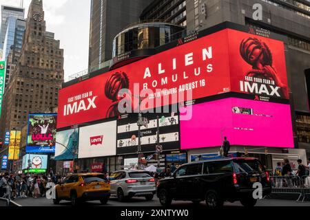 Werbung für das „Alien: Romulus“ am Times Square in New York am Mittwoch, 31. Juli 2024. Der Film der 20th Century Studios soll am 16. August 2024 in den Kinos erscheinen. (© Richard B. Levine) Stockfoto