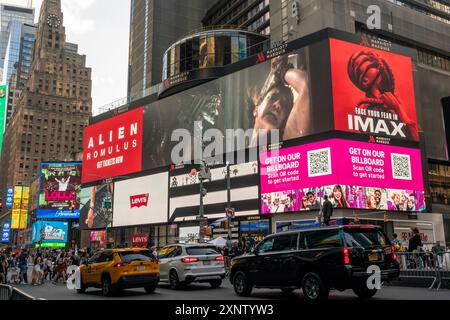 Werbung für die ÒAlien: RomulusÓ am Times Square in New York am Mittwoch, 31. Juli 2024. Der Film der 20th Century Studios soll am 16. August 2024 in den Kinos erscheinen. (© Richard B. Levine) Stockfoto