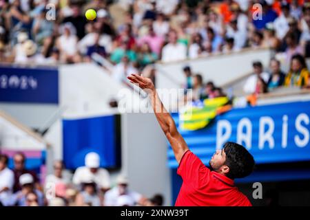 Paris, Frankreich. August 2024. PARIS, FRANKREICH - 2. AUGUST: Carlos Alcaraz vom Team Spanien tritt am 7. Tag der Olympischen Spiele 2024 in Roland Garros am 2. August 2024 in Paris an. (Foto: Rene Nijhuis/BSR Agency) Credit: BSR Agency/Alamy Live News Stockfoto