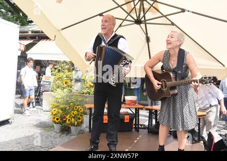 D Filsers-Saenger am Elise Aulinger Brunnen München 02.08.2024 Viktualienmarkt Brunnenfest München *** D Filsers Saenger am Elise Aulinger Brunnen München 02 08 2024 Viktualienmarkt Brunnenfest München Stockfoto