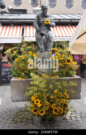 Elise Aulinger Brunnen München 02.08.2024 Viktualienmarkt Brunnenfest München *** Elise Aulinger Brunnen München 02 08 2024 Viktualienmarkt Brunnenfest München Stockfoto