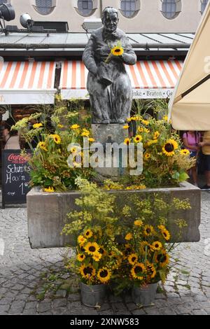 Elise Aulinger Brunnen München 02.08.2024 Viktualienmarkt Brunnenfest München *** Elise Aulinger Brunnen München 02 08 2024 Viktualienmarkt Brunnenfest München Stockfoto