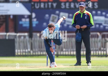 Derby, Großbritannien. August 2024. Sam Conners aus Derbyshire spielte beim Metrobank One Day Cup Spiel zwischen Derbyshire CCC und Worcestershire CCC am 2. August 2024 im County Ground in Derby, England. Foto von Stuart Leggett. Nur redaktionelle Verwendung, Lizenz für kommerzielle Nutzung erforderlich. Keine Verwendung bei Wetten, Spielen oder Publikationen eines einzelnen Clubs/einer Liga/eines Spielers. Quelle: UK Sports Pics Ltd/Alamy Live News Stockfoto