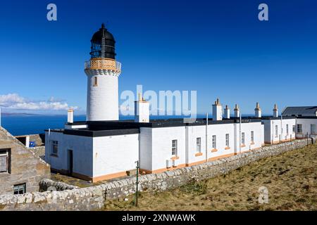 Dunnet Head Lighthouse, Caithness, Schottland, Großbritannien. Am nördlichsten Punkt des britischen Festlands. Stockfoto