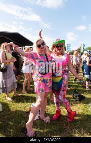 Oxfordshire, 2. August 2024, Publikum und Atmosphäre beim Wilderness Festival in Cornbury Park, Credit: Lou Morris/Alamy Live News Stockfoto