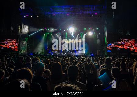 Sottomarina Sound Beach, Chioggia - Sottomarina (VE), Italien, 31. Juli 2024, Alfa's Fans während der ALFA Tour estivo 2024 - italienisches Sängermusikkonzert Stockfoto