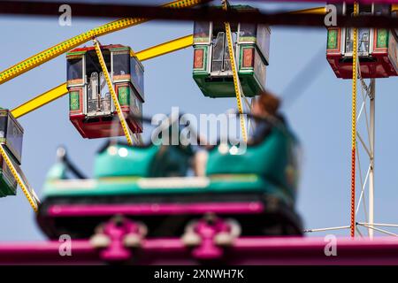 Herne, Deutschland. August 2024. Das Riesenrad bei der offiziellen Eröffnung des 540. Cranger Kirmes. Mit rund 500 Schaustellern und 3,8 Millionen Besuchern ist die Cranger Kirmes die größte Messe in Nordrhein-Westfalen. Quelle: Christoph Reichwein/dpa/Alamy Live News Stockfoto