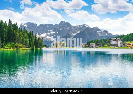 Der Misurinasee und die Dolomiten. Auronzo di Cadore, Provinz Belluno, Region Veneto, Italien, Europa. Stockfoto