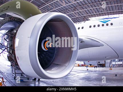 20. April 2010, Jakarta, Indonesien: Jet Engine am GMF AeroAsia Hanggar, Soekarno Hatta Airport. Stockfoto