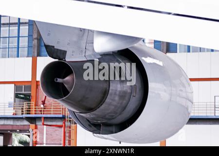 20. April 2010, Jakarta, Indonesien: Jet Engine am GMF AeroAsia Hanggar, Soekarno Hatta Airport. Stockfoto