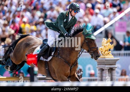 Versailles, Frankreich. August 2024. COYLE Daniel aus Irland reitet während des Mannschaftsspringfinals – Olympische Spiele 2024 in Paris im Château de Versailles, nahe Paris, Frankreich (Richard Callis/SPP) Credit: SPP Sport Press Photo. /Alamy Live News Stockfoto