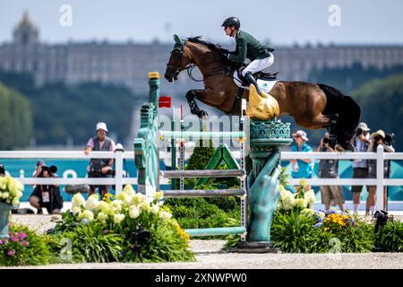Versailles, Frankreich. August 2024. COYLE Daniel aus Irland reitet während des Mannschaftsspringfinals – Olympische Spiele 2024 in Paris im Château de Versailles, nahe Paris, Frankreich (Richard Callis/SPP) Credit: SPP Sport Press Photo. /Alamy Live News Stockfoto