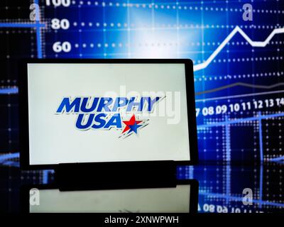 Deutschland - 2. August 2024: In dieser Fotoabbildung wird das Murphy USA-Logo auf einem Tablet angezeigt. Stockfoto