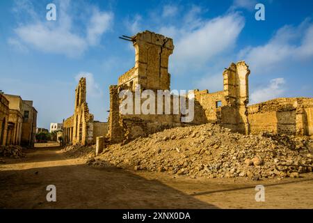 Zerstörtes Bombenhaus in der alten Hafenstadt Massawa, Eritrea, Afrika Stockfoto