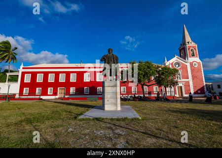 Vasco da Gama Statue vor dem Palast von San Paul, Insel Mosambik, UNESCO-Weltkulturerbe, Mosambik, Afrika Stockfoto