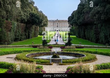 Palastgärten in der Reggia di Caserta (Königspalast von Caserta), UNESCO-Weltkulturerbe, Kampanien, Italien, Europa Stockfoto