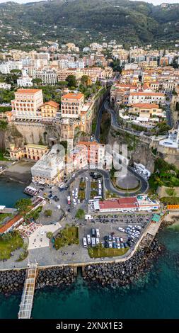 Luftlinie von Sorrent, Bucht von Neapel, Kampanien, Italien, Europa Stockfoto