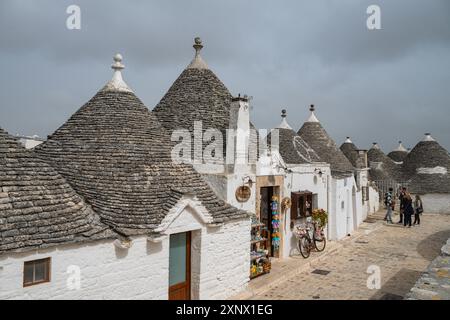 Trulli Häuser in Alberobello, UNESCO-Weltkulturerbe, Apulien, Italien, Europa Stockfoto