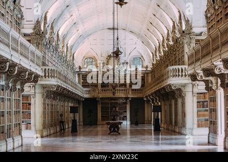 Die Mafra Palace Library, eine der wichtigsten Bibliotheken Europas, befindet sich im Mafra National Palace, UNESCO, Region Lissabon, Portugal Stockfoto