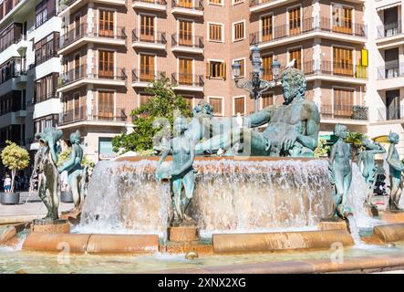 La Fuente del Turia, Wasserbrunnen und Statuen zum Gedenken an den Fluss Turia, Plaza de la Virgen, Valencia, Spanien, Europa Stockfoto