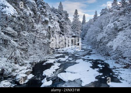 Der Fluss Moriston im Winter, Invermoriston, Inverness-shire, Scottish Highlands, Schottland, Vereinigtes Königreich, Europa Stockfoto