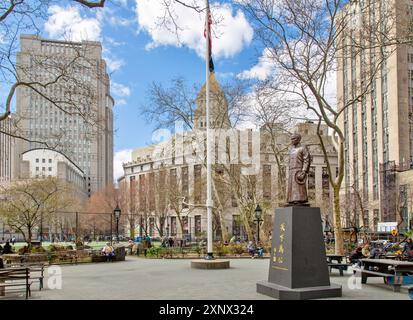 Die Statue von Dr. Sun Yat-sen im Columbus Park, Chinatown, Manhattan, New York City, USA, Nordamerika Stockfoto