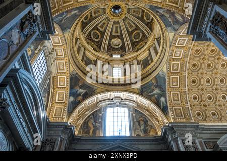 Detail des Kuppels der Clementinkapelle, der sich im Petersdom im Vatikan befindet, der päpstlichen Enklave in Rom, UNESCO, Rom, Latium, Italien Stockfoto