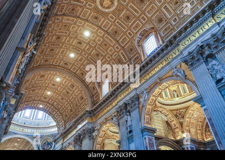 Architektonische Details der Decke des Petersdoms im Vatikan, der päpstlichen Enklave in Rom, UNESCO, Rom, Latium, Italien Stockfoto