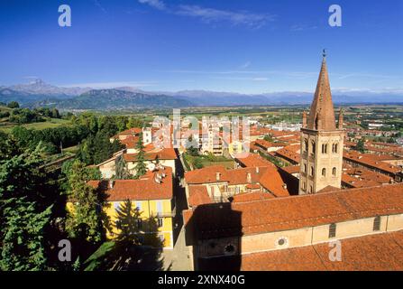 Blick auf die Dominikanerkirche San Giovanni, Saluzzo, Provinz Cuneo, Piemont, Italien, Europa Stockfoto