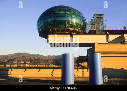 Renovierung der Teststrecke auf dem Dach des Lingotto-Gebäudes durch den Architekten Renzo Piano, das eine Automobilfabrik des italienischen Fiat in Turin war Stockfoto