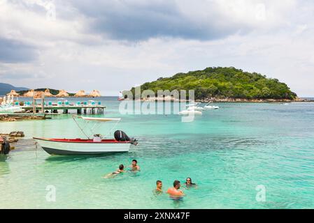 Inselchen und Strände von Ksamil, südlich von Saranda, Ionische Küste, Albanien, Europa Stockfoto