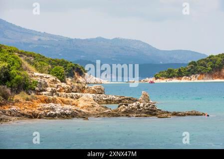 Inselchen und Strände von Ksamil, südlich von Saranda, Ionische Küste, Albanien, Europa Stockfoto