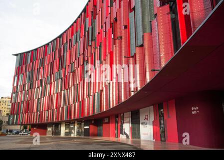 Fassade des Arena Shopping Center einschließlich Air Albania Stadium, Tirana, Albanien, Europa Stockfoto