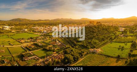 Luftaufnahme der Kirche Santuari de Sant Salvador auf einem Hügel in Arta, Mallorca, Balearen, Spanien, Mittelmeer, Europa Stockfoto