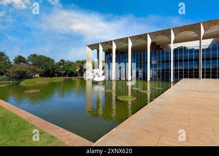 Gebäude des Außenministeriums, Itamaraty Palace oder Palace of the Arches, entworfen von Oscar Niemeyer, Weltkulturerbe, Brasilia, Bundesbezirk Stockfoto