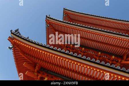 Tempel und Schreine während der Kirschblüten-Sakura-Saison und Festivals in Kyoto, Honshu, Japan, Asien Copyright: JulioxEtchart 1188-1092 Stockfoto