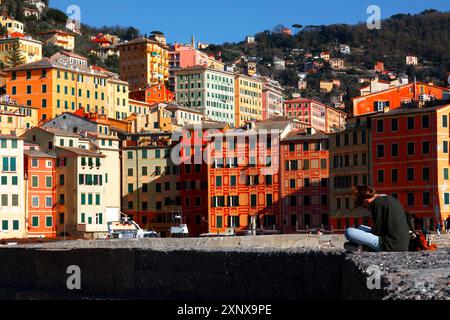 Camogli, ein Fischerdorf und Touristenort auf der Westseite der Halbinsel Portofino, Camogli, Ligurien, Italien, Europa Copyright: Fotoj Stockfoto