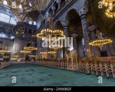 Innenraum der Hagia Sophia Moschee, UNESCO-Weltkulturerbe, Istanbul, Türkei, Europa Copyright: FrancescoxFanti 1336-1169 Stockfoto