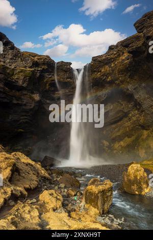 Der wunderschöne und wenig bekannte Kvernufoss Wasserfall, aufgenommen an einem sonnigen Wintertag, Island, Polarregionen Copyright: Carloxalbertoxconti 1369-253 Stockfoto