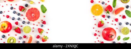 Frisches Sommerfrucht-Panorama, ein flaches Lay auf weißem Hintergrund mit Platz für Text, lebendiges Essensmuster, Top-Shot Stockfoto