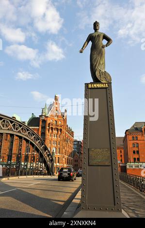 Brooksbruecke Brooks Bridge mit Hammonia Statue, HafenCity District, Hamburg, Deutschland, Europa Copyright: GOUPIxCHRISTIAN 1382-371 Stockfoto