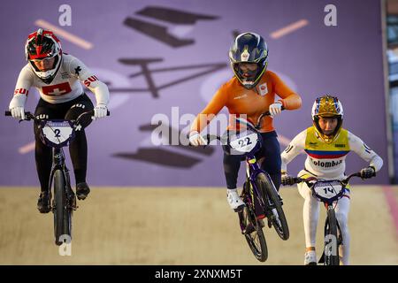 PARIS - Merel Smulders in Aktion während des BMX-Finals bei den Olympischen Spielen. ANP REMKO DE WAAL Stockfoto