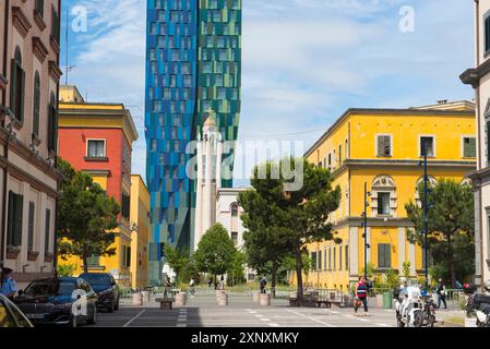 Glockenturm der albanisch-orthodoxen Auferstehungskathedrale, im Ministerialbezirk nahe dem Skanderbeg-Platz Sheshi Skeenderbej, Tirana-Zentrum, Alba Stockfoto